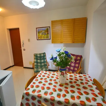 Inviting Holiday Home With Terrace Garden Furniture Bbq Rio (La Spezia)
